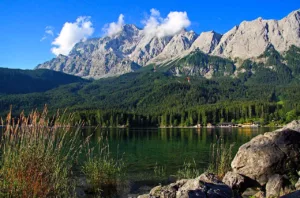 Blick vom Eibsee auf die Zugspitze