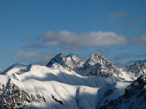 Wellness Frühling - Ski fahren in den Alpen